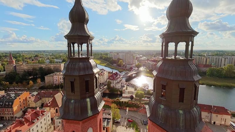 Kadr z filmu 360°: Rzeka, która ocaliła Stare Miasto — Opole z lotu ptaka