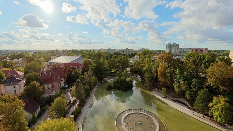 Kadr z filmu 360°: Wyspa, na której zaczęło się Opole — Pasieka z lotu ptaka